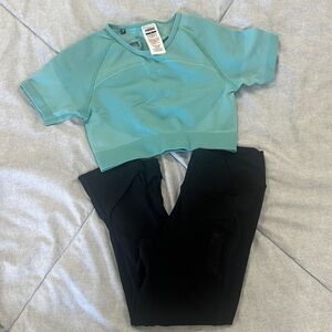 Gymshark Teal Sports Bra and Black Leggings Set